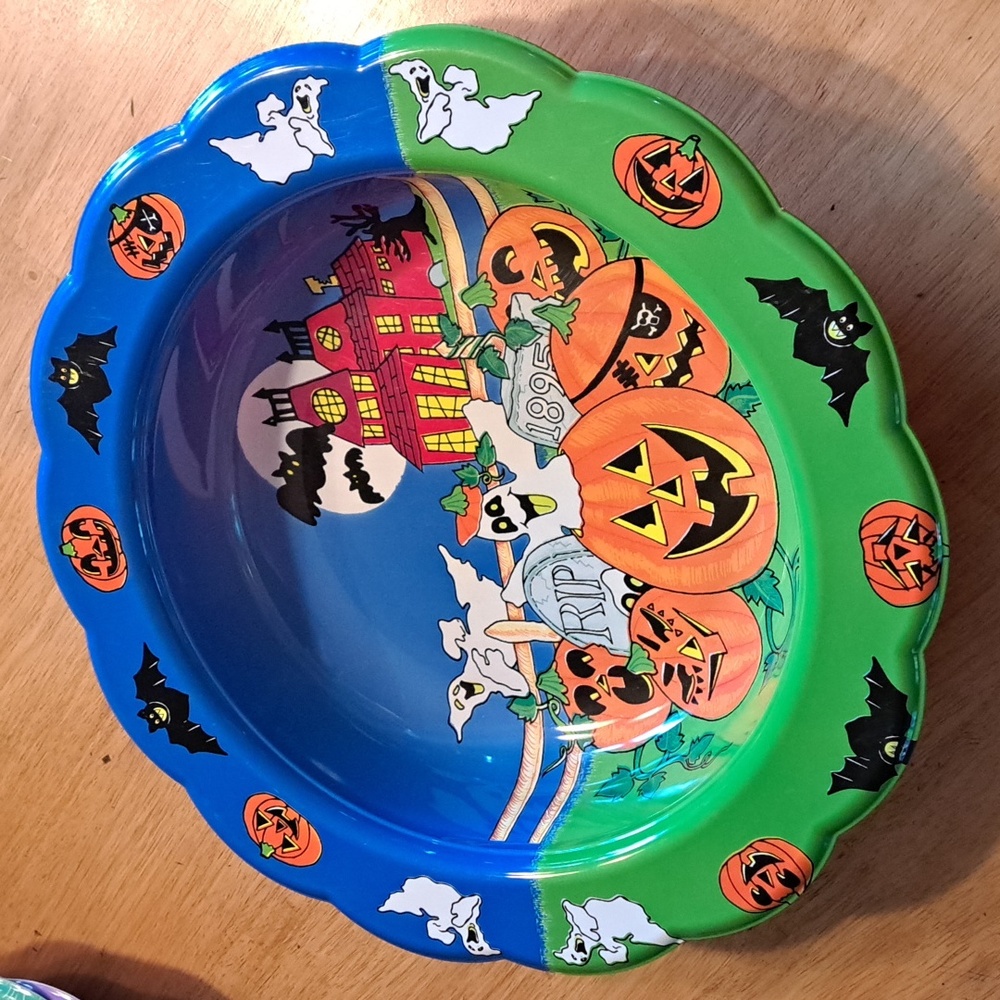 14" 1/2 , vtg 1990s treat bowl